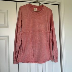 Long sleeve mineral wash crew neck.